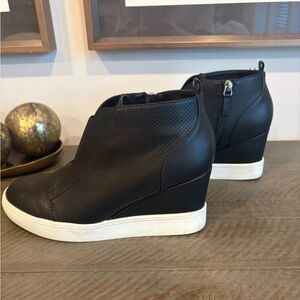 MIA Black Wedge Sneakers 9.5
